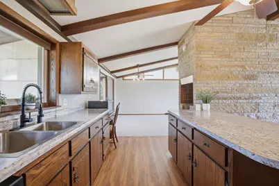 255  Hilldale Dr, Hartford, WI 53027 - Photo 9