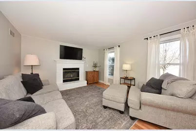 N57W24867  Clover Dr, Sussex, WI 53089 - Photo 3