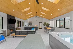 2409 N Terrace Ave, Milwaukee, WI 53202 - Photo 21