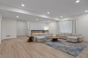 2409 N Terrace Ave, Milwaukee, WI 53202 - Photo 37