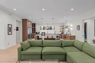 2409 N Terrace Ave, Milwaukee, WI 53202 - Photo 17