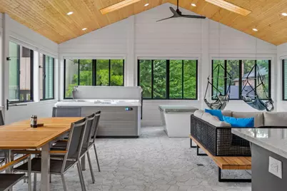 2409 N Terrace Ave, Milwaukee, WI 53202 - Photo 23