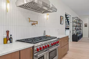 2409 N Terrace Ave, Milwaukee, WI 53202 - Photo 15