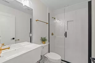 2409 N Terrace Ave, Milwaukee, WI 53202 - Photo 35