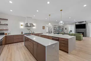 2409 N Terrace Ave, Milwaukee, WI 53202 - Photo 9