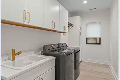 2409 N Terrace Ave, Milwaukee, WI 53202 - Photo 29