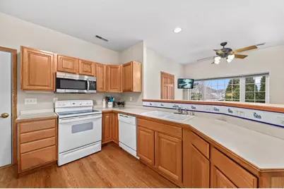 1084  Quinlan Dr #A, Pewaukee, WI 53072 - Photo 9