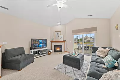 1084  Quinlan Dr #A, Pewaukee, WI 53072 - Photo 5