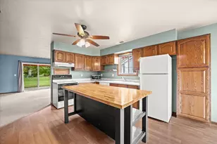 6813 Diane Dr, Newburg, WI 53090 - Photo 9