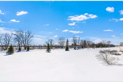 8955 W Highlander Dr, Mequon, WI 53097 - Photo 33