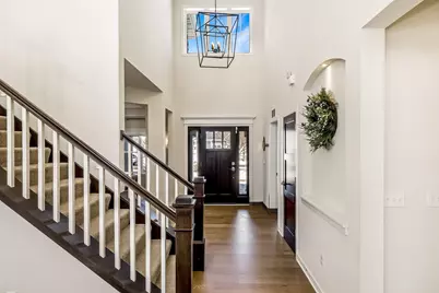 8955 W Highlander Dr, Mequon, WI 53097 - Photo 9