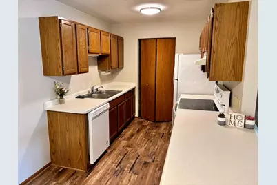 364  Minz Park Cir #3, West Bend, WI 53095 - Photo 7