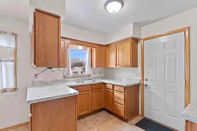 8934 W Tripoli Ave, Milwaukee, WI 53228 - Photo 7