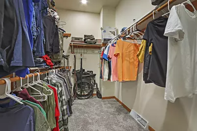 1138  Tall Oak Ct, Racine, WI 53406 - Photo 17