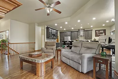 1138  Tall Oak Ct, Racine, WI 53406 - Photo 3