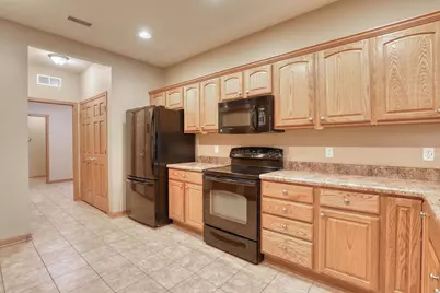 W155N7081  Amberleigh Cir, Menomonee Falls, WI 53051 - Photo 15