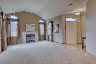 W155N7081  Amberleigh Cir, Menomonee Falls, WI 53051 - Photo 3