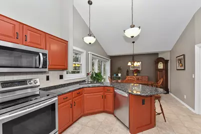 312  Manchester Dr, Waukesha, WI 53188 - Photo 11