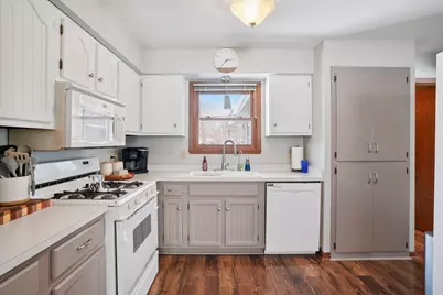 7254 S 38th St, Franklin, WI 53132 - Photo 3