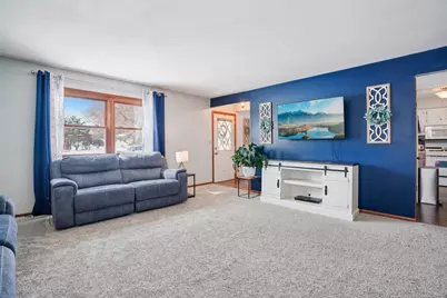 7254 S 38th St, Franklin, WI 53132 - Photo 9