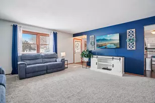 7254 S 38th St, Franklin, WI 53132 - Photo 9