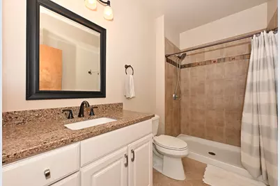 2136 N Commerce St, Milwaukee, WI 53212 - Photo 23