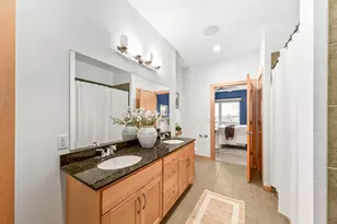 601 E Ogden Ave, Milwaukee, WI 53202 - Photo 33