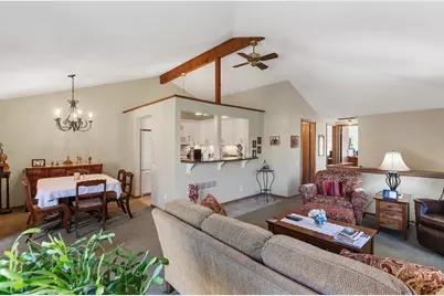 8827 W Knoll Ct, Franklin, WI 53132 - Photo 5