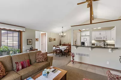 8827 W Knoll Ct, Franklin, WI 53132 - Photo 7