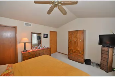 6244  Partridge Hills Dr, Racine, WI 53406 - Photo 11