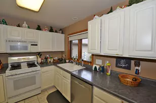 6244 Partridge Hills Dr, Racine, WI 53406 - Photo 9