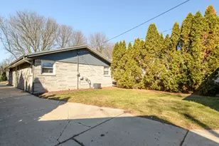 2018 N 114th St, Wauwatosa, WI 53226 - Photo 3