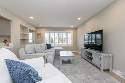 2018 N 114th St, Wauwatosa, WI 53226 - Photo 7