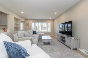 2018 N 114th St, Wauwatosa, WI 53226 - Photo 7