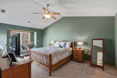 17940 W Jacobs Ridge Ct, New Berlin, WI 53146 - Photo 17