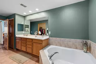 17940 W Jacob's Ridge Ct, New Berlin, WI 53146 - Photo 21