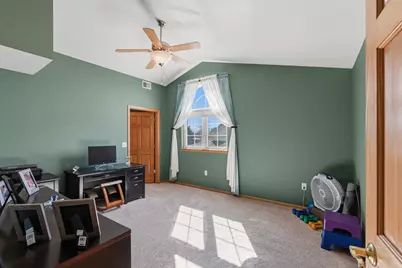 17940 W Jacobs Ridge Ct, New Berlin, WI 53146 - Photo 25