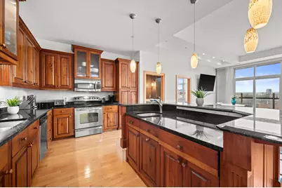 1313 N Franklin Pl #902, Milwaukee, WI 53202 - Photo 7