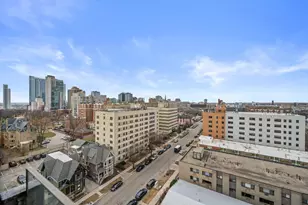 1313 N Franklin Pl, Milwaukee, WI 53202 - Photo 19