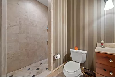 1313 N Franklin Pl #902, Milwaukee, WI 53202 - Photo 15