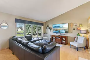 6801 Lorraine Cir, Racine, WI 53185 - Photo 9