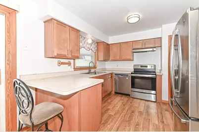 7038 W Lakefield Dr, Milwaukee, WI 53219 - Photo 13