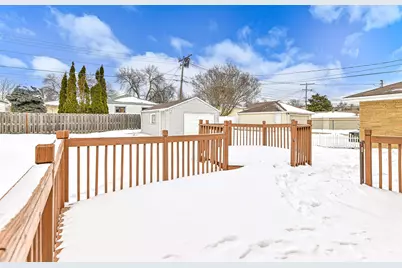 7038 W Lakefield Dr, Milwaukee, WI 53219 - Photo 25