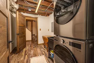 923 W Montclaire Ave, Glendale, WI 53217 - Photo 27