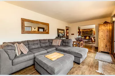 923 W Montclaire Ave, Glendale, WI 53217 - Photo 15