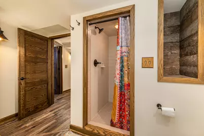 923 W Montclaire Ave, Glendale, WI 53217 - Photo 23