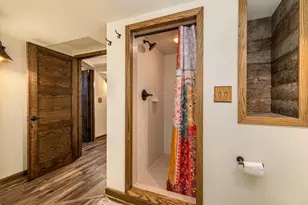 923 W Montclaire Ave, Glendale, WI 53217 - Photo 23