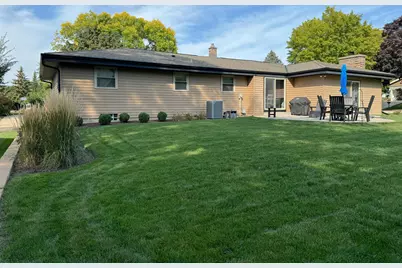 2401  Lander Ln, Waukesha, WI 53188 - Photo 5