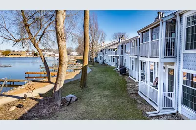 300  Foxwood Dr #147, Racine, WI 53185 - Photo 5