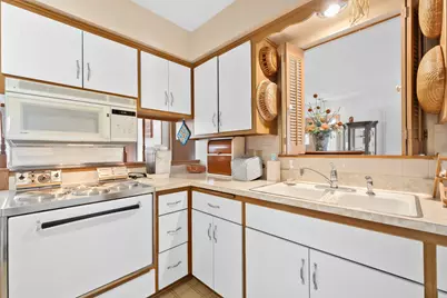 1217  Fairway Dr, Racine, WI 53405 - Photo 9